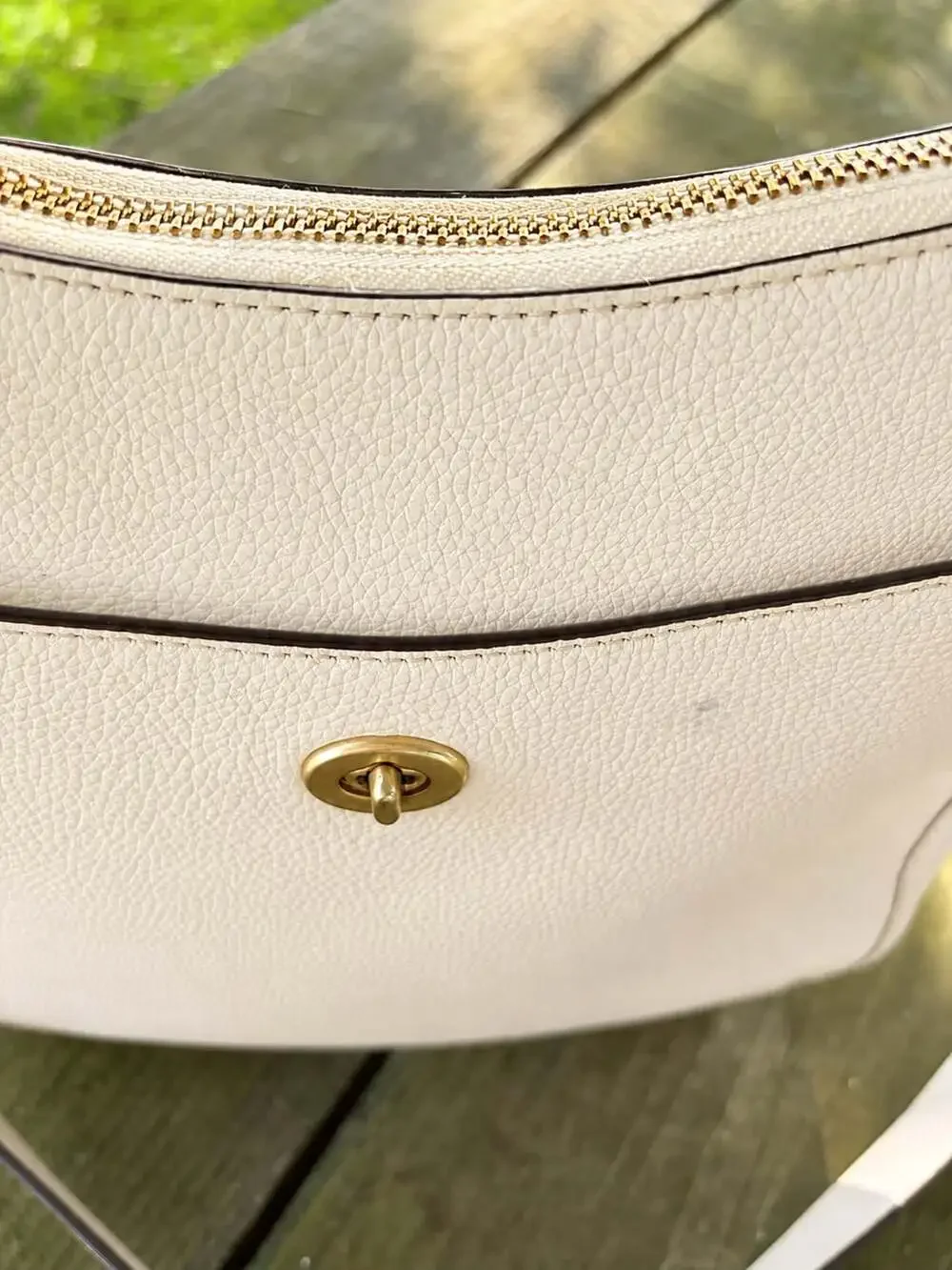Coach Chaise Crossbody Bag – Cream/Ivory Pebbled Leather 🤍